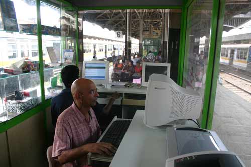 Visionary entrepreneur N. Vijayaratnam created the Colombo Fort Railway Station Telecentre